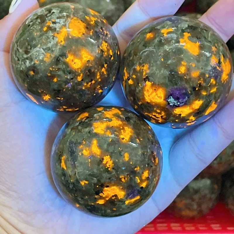 1.8-2.3in Yooperlite Spheres Wholesale (UV-Reactive) - Image 3