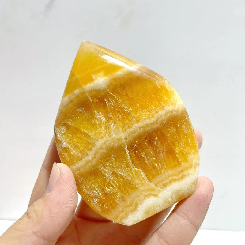 12 Pieces Yellow Calcite Arrow Head Shape - Image 2