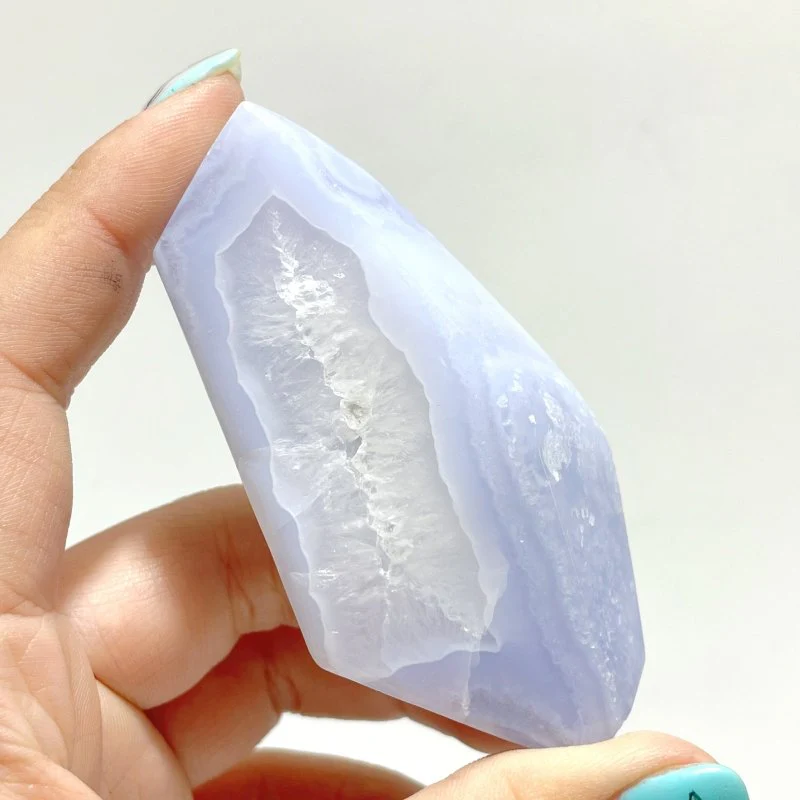 70 Pieces Blue Chalcedony Geode Free Form - Image 11