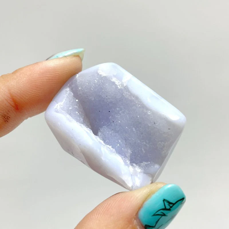 70 Pieces Blue Chalcedony Geode Free Form - Image 4
