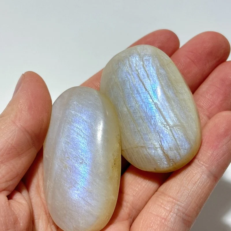 67 Pieces High Quality Small Blue Moonstone Palm - Image 3