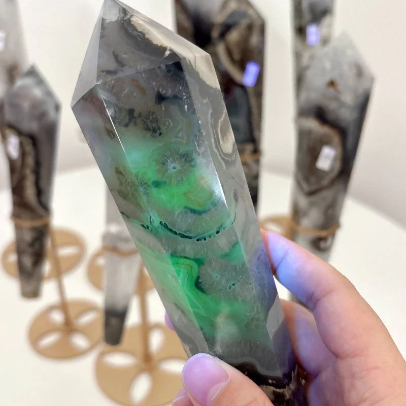 8 Pieces Fluorescent Volcanic Agate Scepter Wand with Stand (UV-Reactive) - Image 3