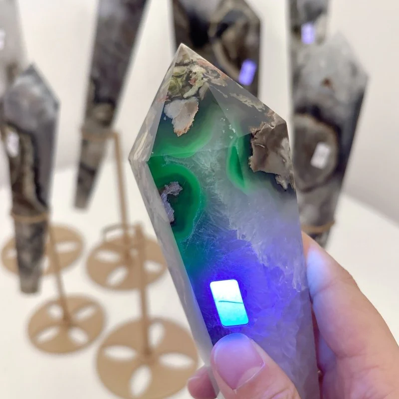 8 Pieces Fluorescent Volcanic Agate Scepter Wand with Stand (UV-Reactive) - Image 7