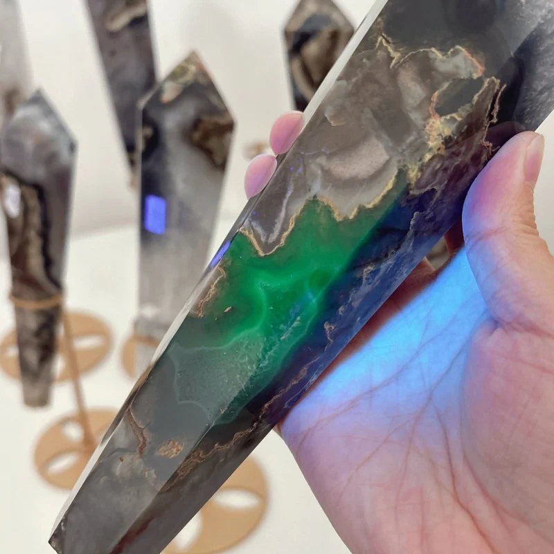 8 Pieces Fluorescent Volcanic Agate Scepter Wand with Stand (UV-Reactive) - Image 9