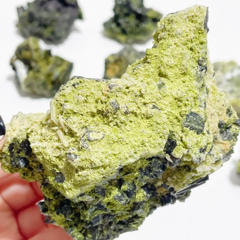 9 Pieces 1.44kg Beautiful Green Tourmaline Specimen - Image 2