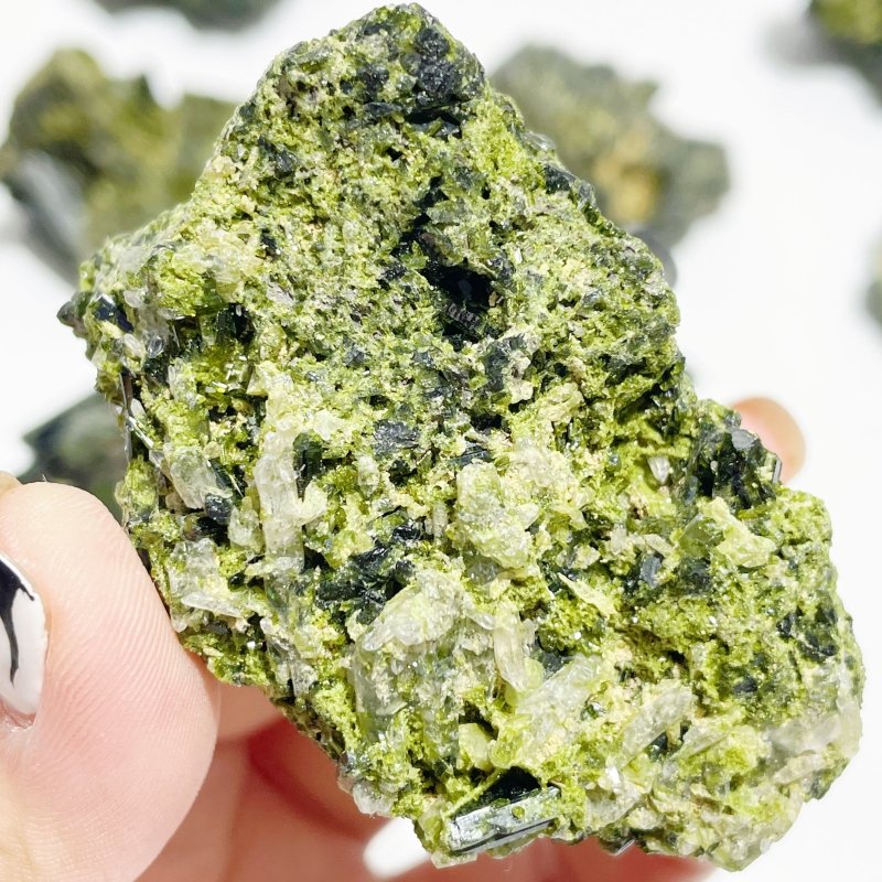 9 Pieces 1.44kg Beautiful Green Tourmaline Specimen - Image 5