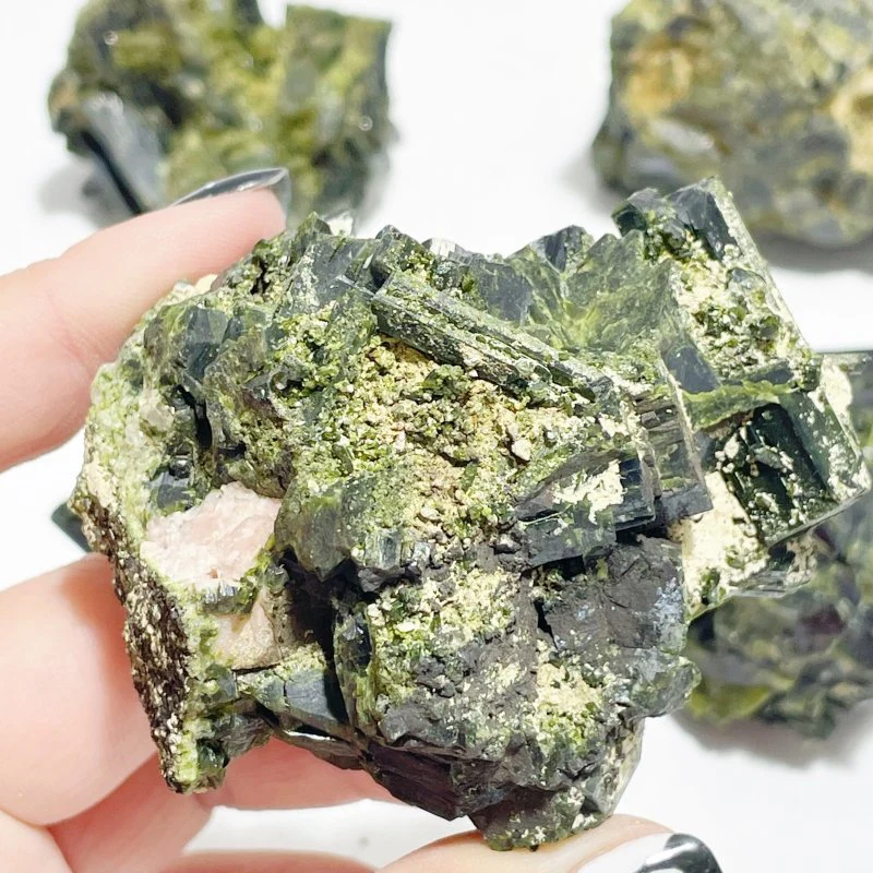 9 Pieces 1.44kg Beautiful Green Tourmaline Specimen - Image 6