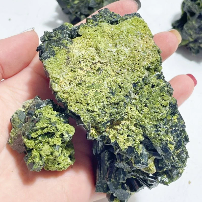 9 Pieces 1.44kg Beautiful Green Tourmaline Specimen - Image 7