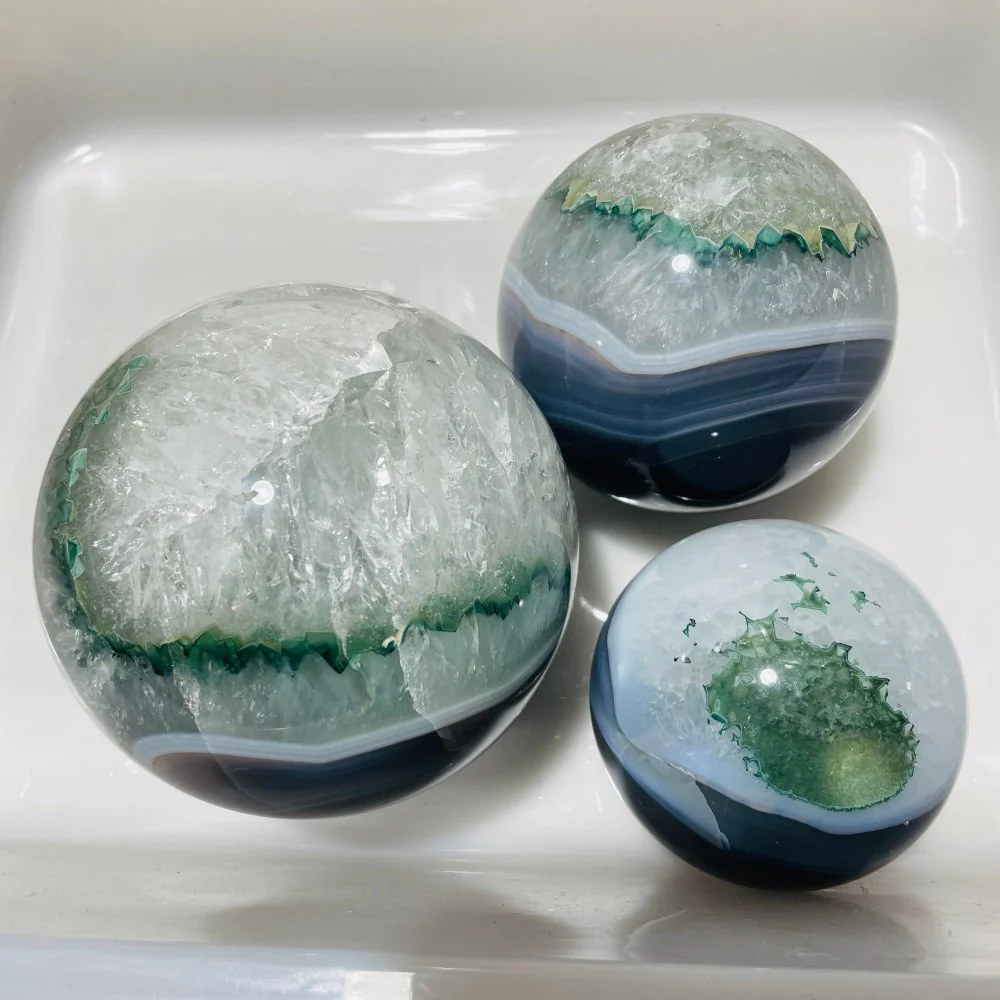 3 Pieces Unique Green Agate Spheres - Image 4