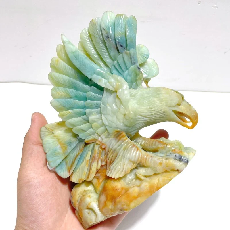 Beautiful Caribbean Calcite Eagle Carving - Image 4
