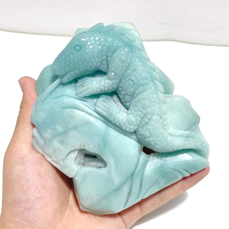 Beautiful Caribbean Calcite Lizard Carving - Image 4