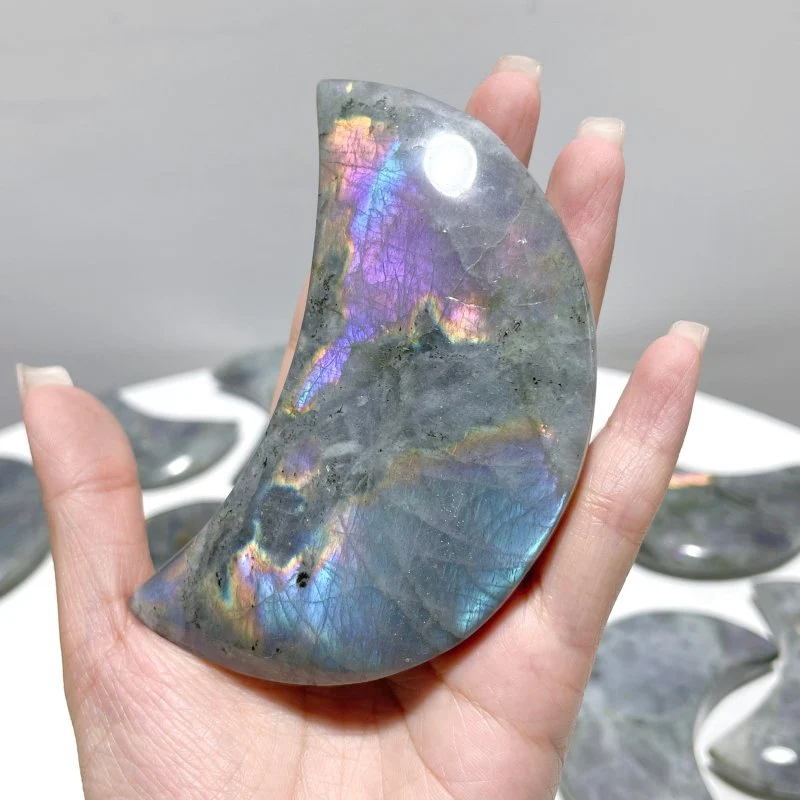15 Pieces Beautiful Labradorite Moon Carving - Image 2