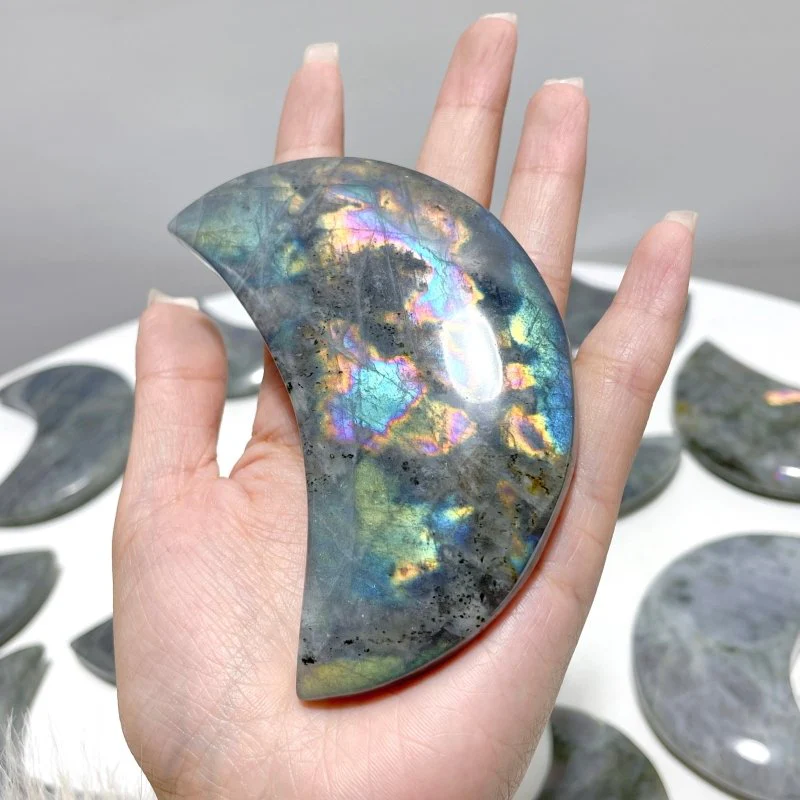 15 Pieces Beautiful Labradorite Moon Carving - Image 3