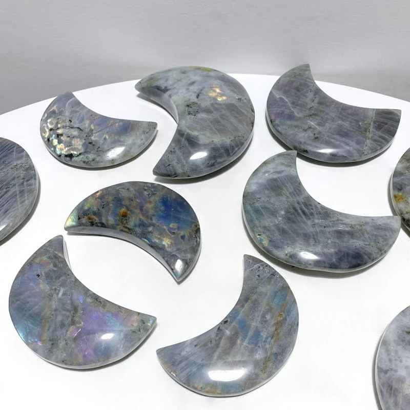 15 Pieces Beautiful Labradorite Moon Carving - Image 4
