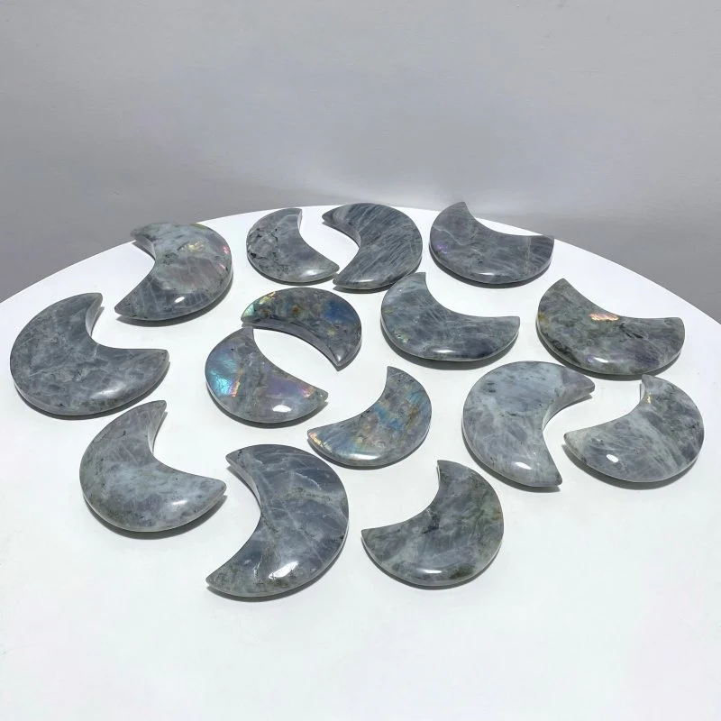 15 Pieces Beautiful Labradorite Moon Carving - Image 8