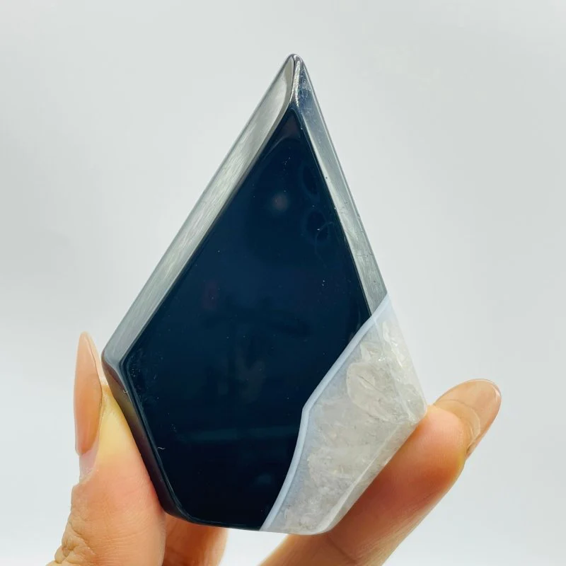 Black Stripe Agate Arrow Head Shape Crystal Wholesale - Image 2