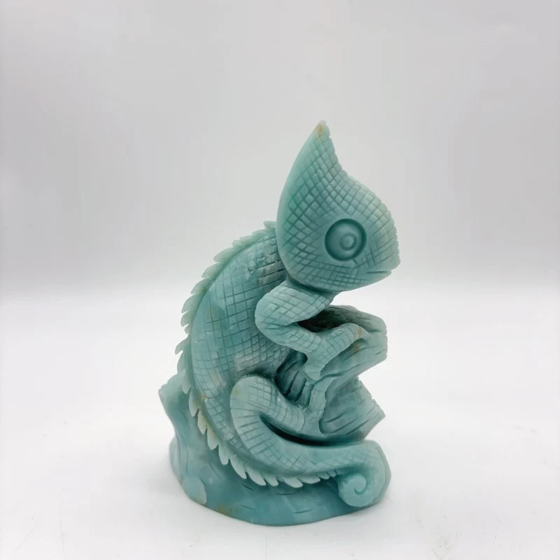 Caribbean Calcite Lizard Crystal Carving - Image 2