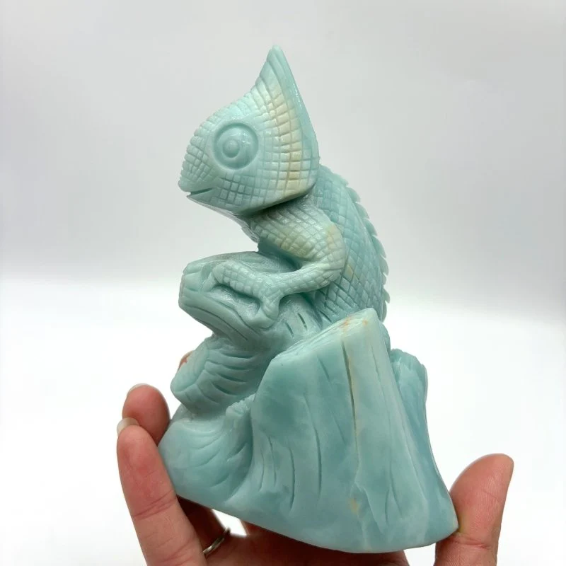 Caribbean Calcite Lizard Crystal Carving - Image 3