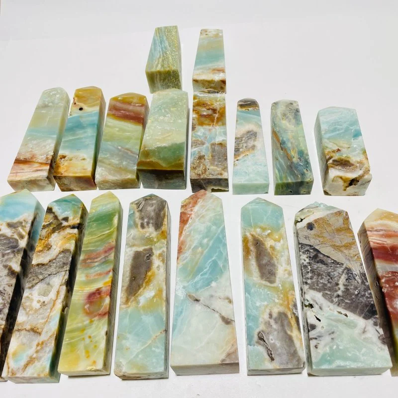 18 Pieces Large Caribbean Calcite Four-Sided Points - Image 2
