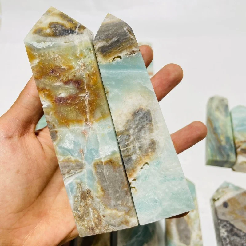 18 Pieces Large Caribbean Calcite Four-Sided Points - Image 4