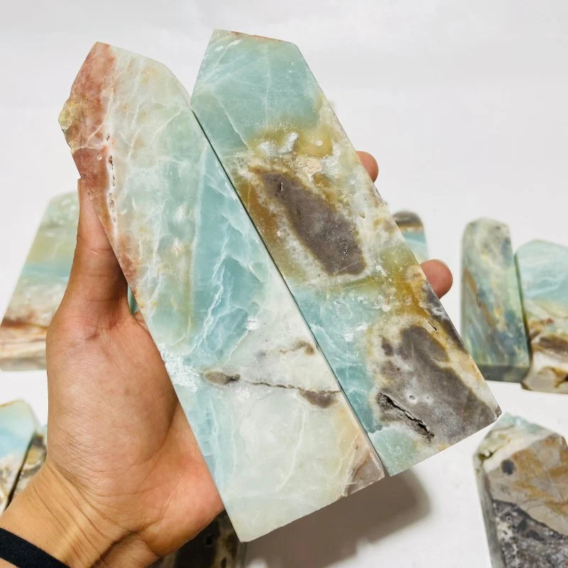 18 Pieces Large Caribbean Calcite Four-Sided Points - Image 6