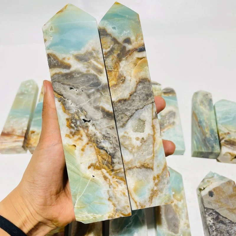 18 Pieces Large Caribbean Calcite Four-Sided Points - Image 7