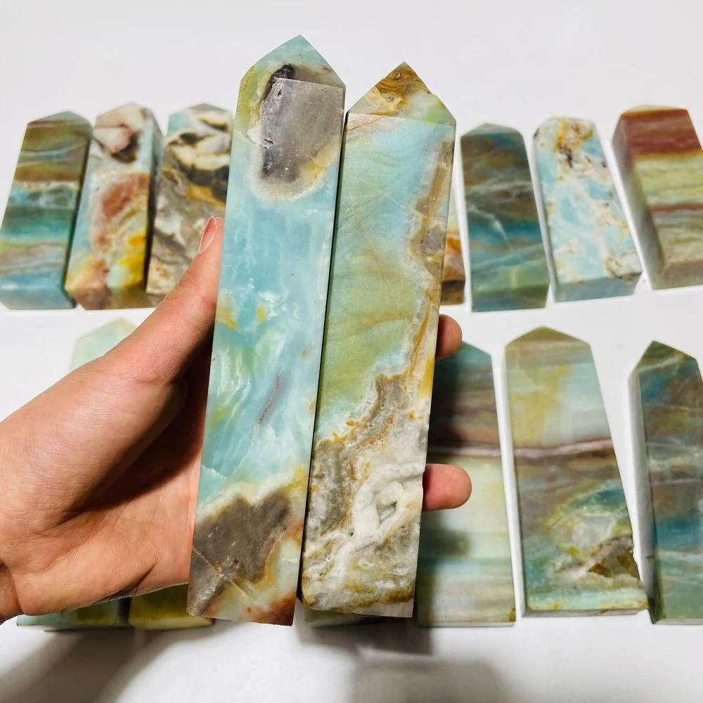 18 Pieces Caribbean Calcite Four-Sided Points - Image 3