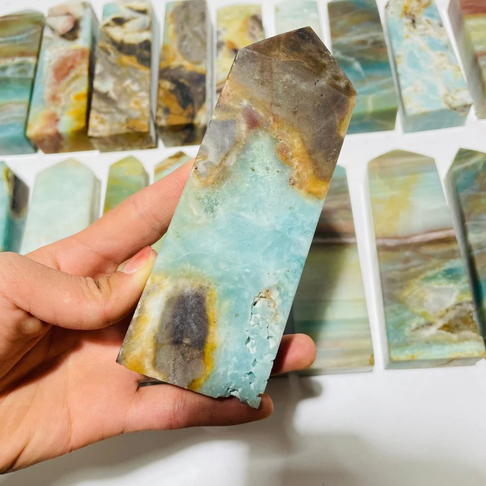18 Pieces Caribbean Calcite Four-Sided Points - Image 8