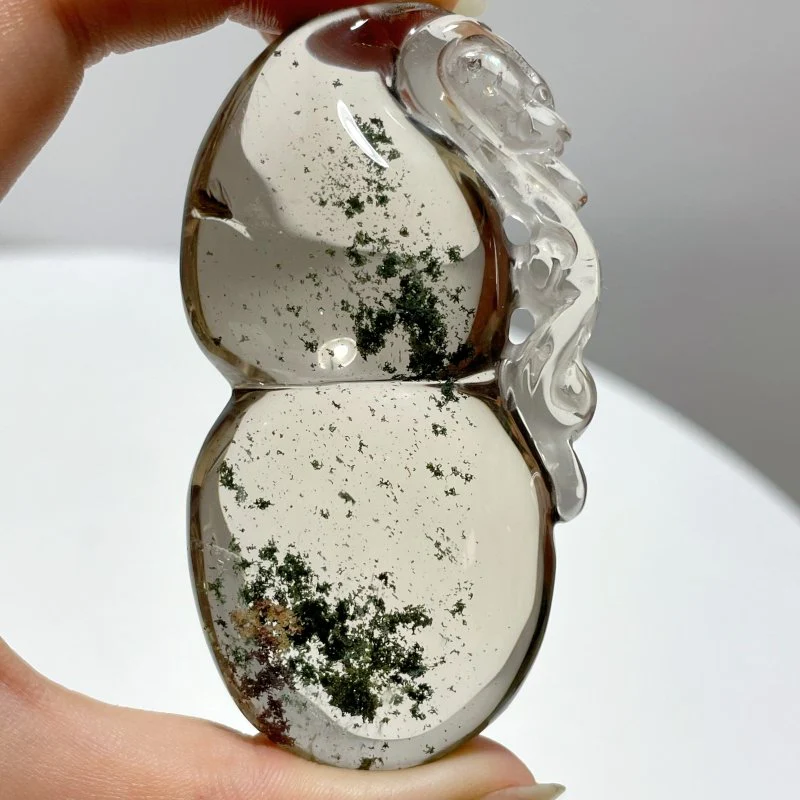 Garden Quartz Gourd With Dragon Crystal Carving