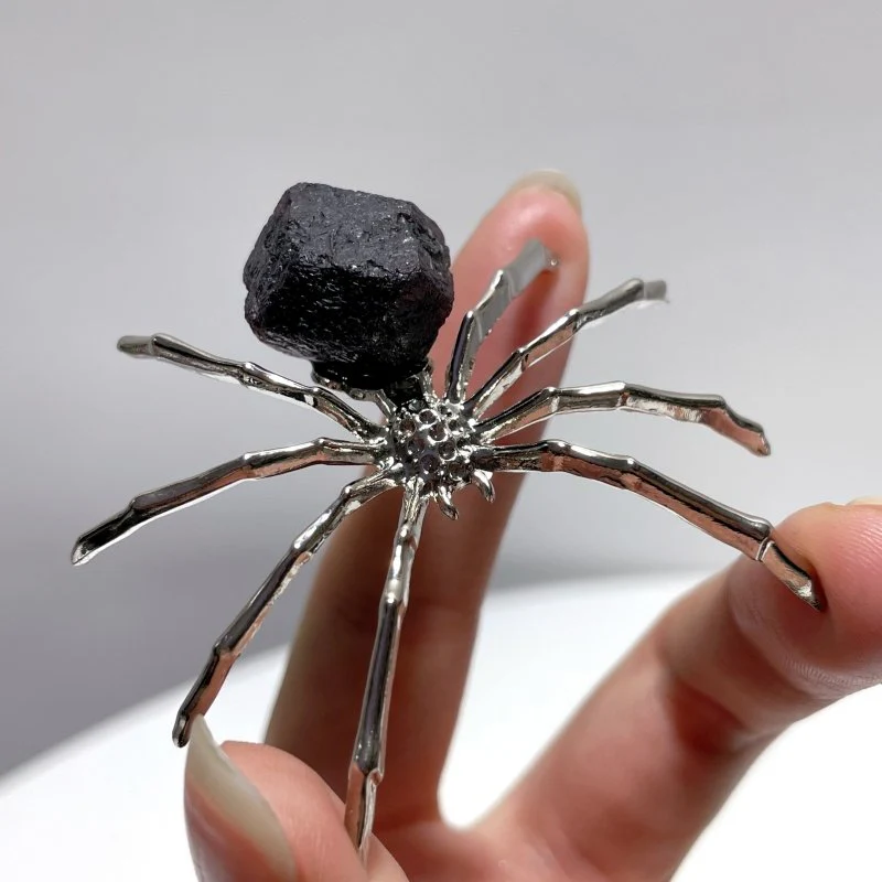 Garnet Raw Spider Ornament Handmade Alloy Spider Wholesale - Image 6