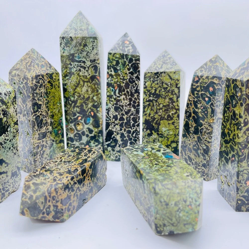 Green Dot Stone Mixed Natural Brass Four-Sided Tower Point Wholesale - Image 3
