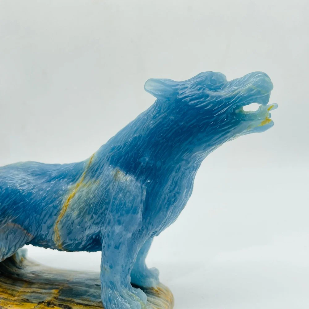 High Quality Large Blue Onyx Wolf Carving - Image 4