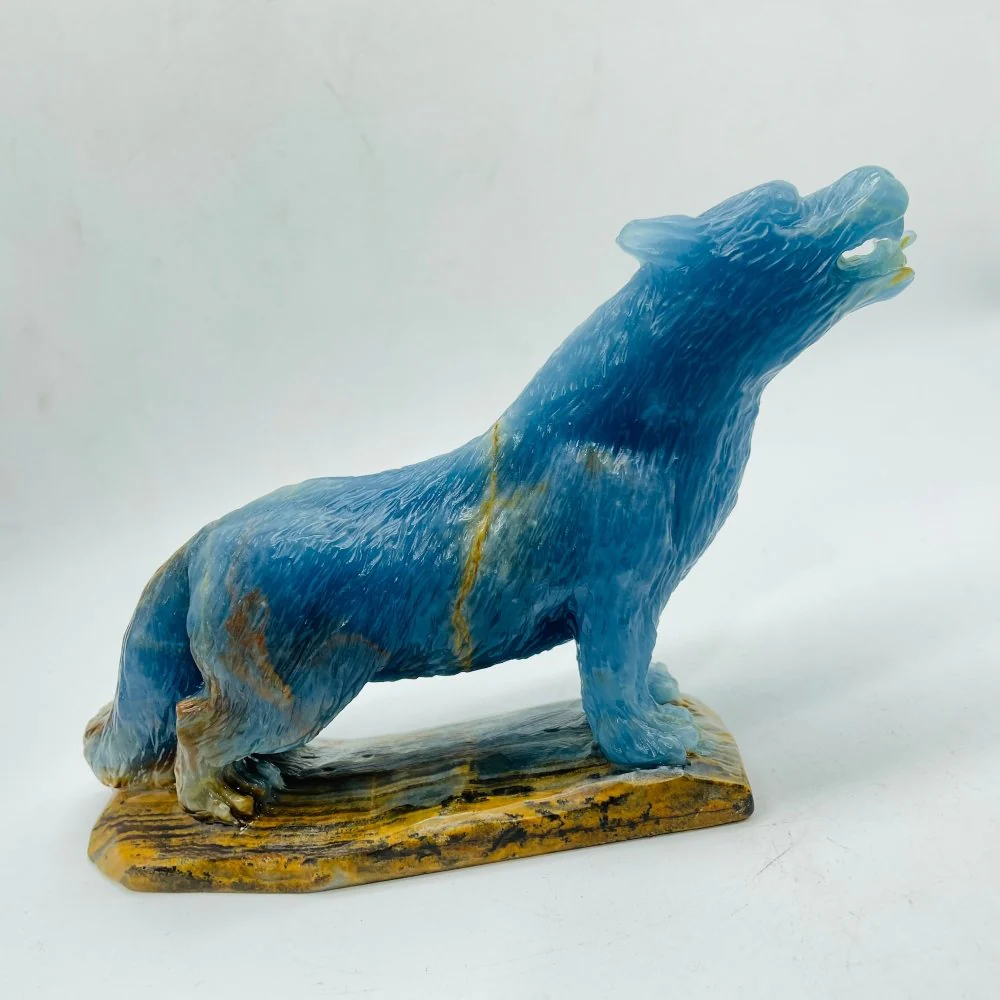High Quality Large Blue Onyx Wolf Carving - Image 5