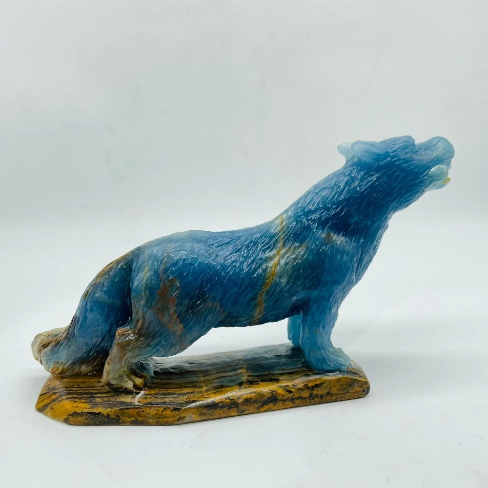 High Quality Large Blue Onyx Wolf Carving - Image 6