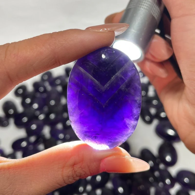 125 Pieces High Quality Deep Purple Chevron Amethyst Small Palm Stone - Image 7
