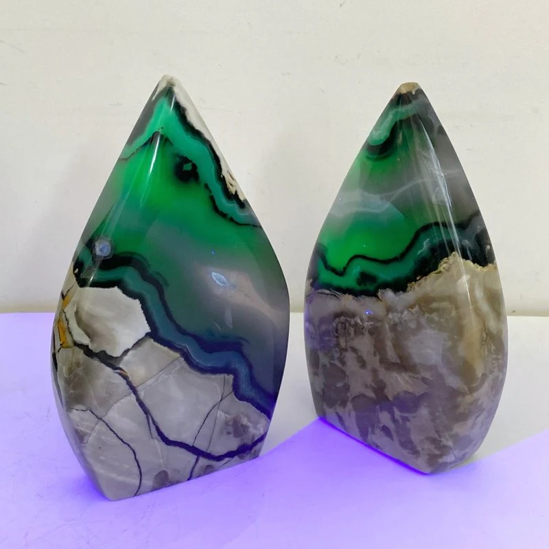8 Pieces Large Volcano Agate Arrow Head Home Decor (UV-Reactive)