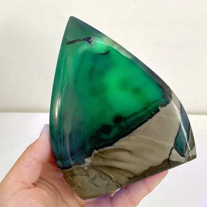 8 Pieces Large Volcano Agate Arrow Head Home Decor (UV-Reactive) - Image 2