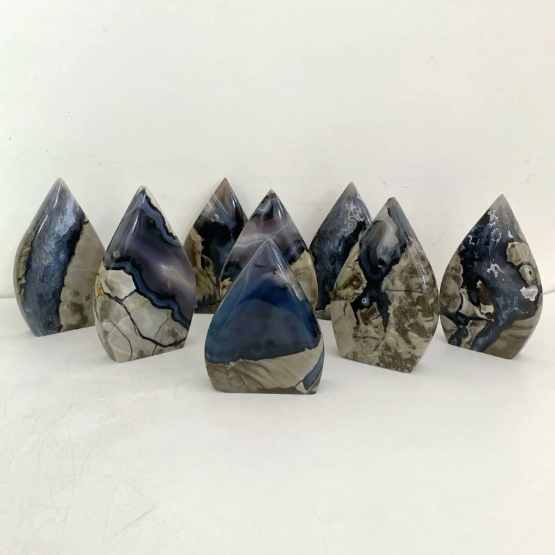 8 Pieces Large Volcano Agate Arrow Head Home Decor (UV-Reactive) - Image 3