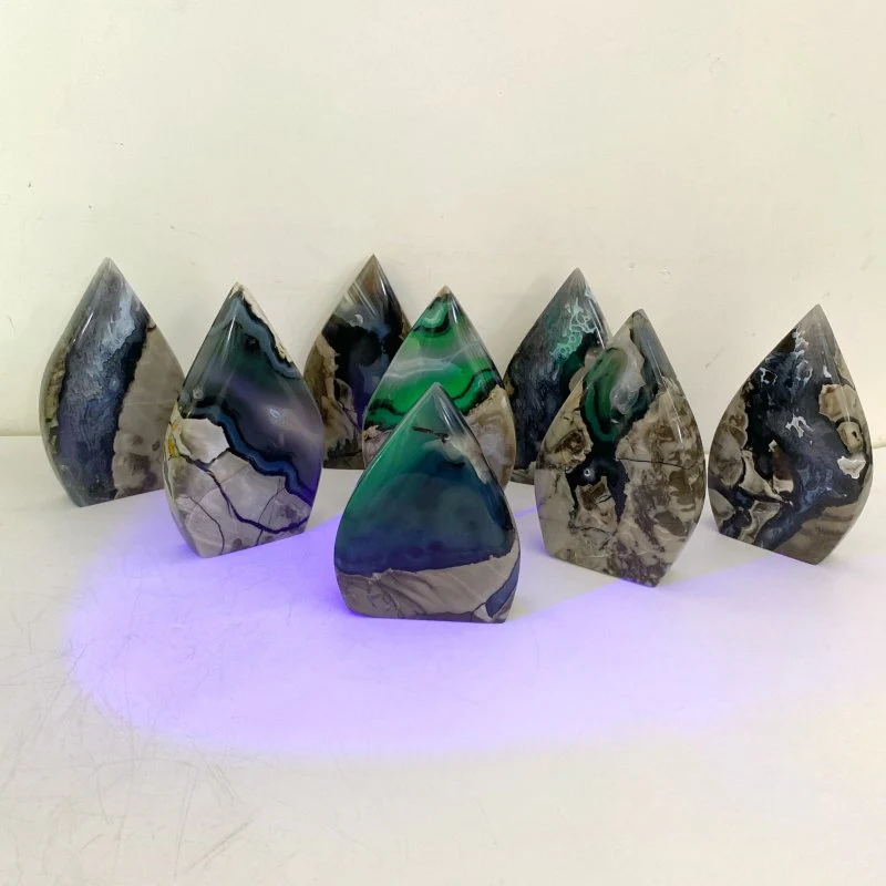 8 Pieces Large Volcano Agate Arrow Head Home Decor (UV-Reactive) - Image 4