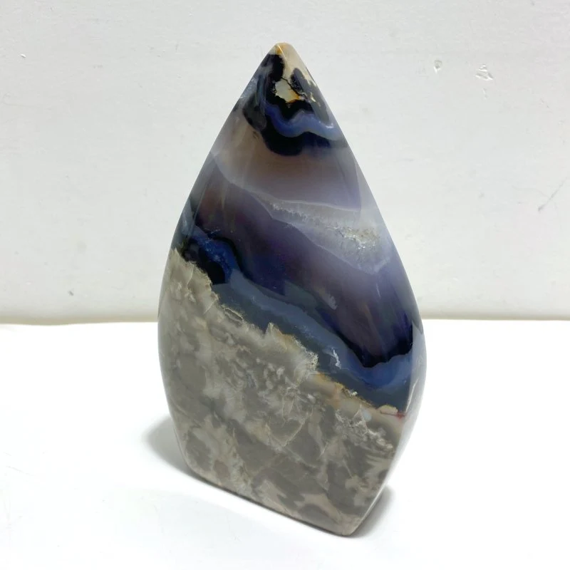 8 Pieces Large Volcano Agate Arrow Head Home Decor (UV-Reactive) - Image 6