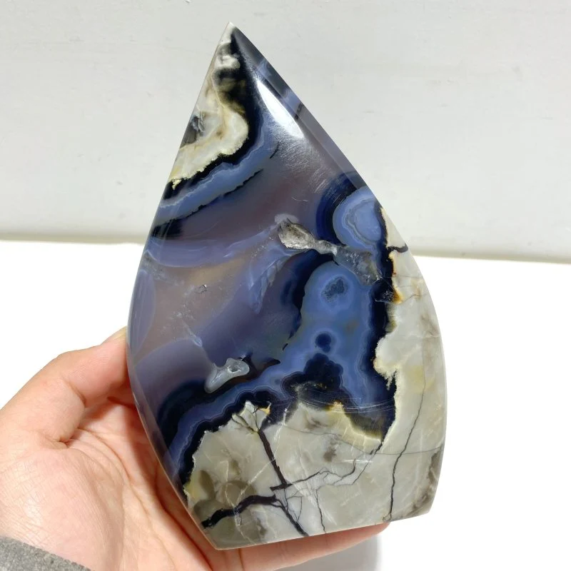 8 Pieces Large Volcano Agate Arrow Head Home Decor (UV-Reactive) - Image 7