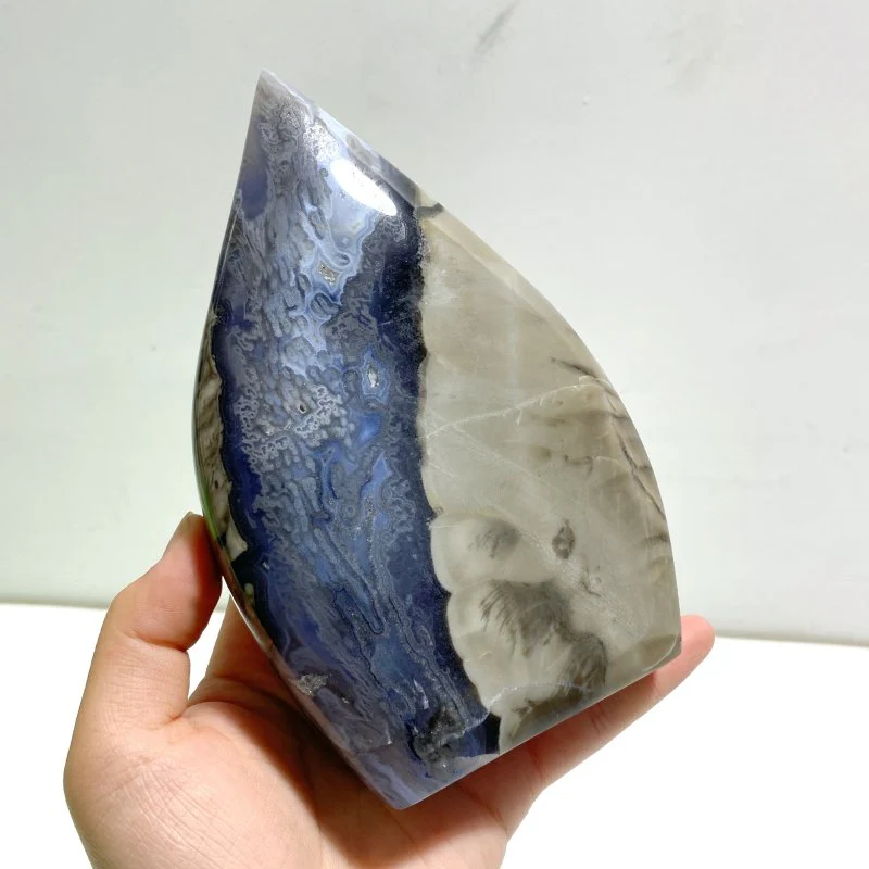 8 Pieces Large Volcano Agate Arrow Head Home Decor (UV-Reactive) - Image 8
