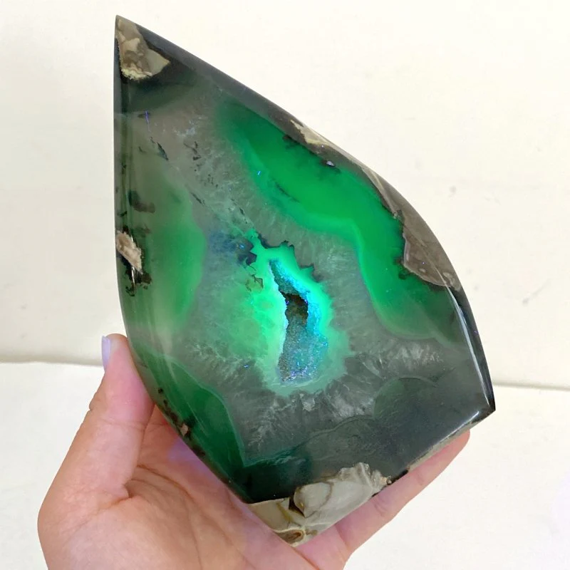 8 Pieces Large Volcano Agate Arrow Head Shape (UV-Reactive)