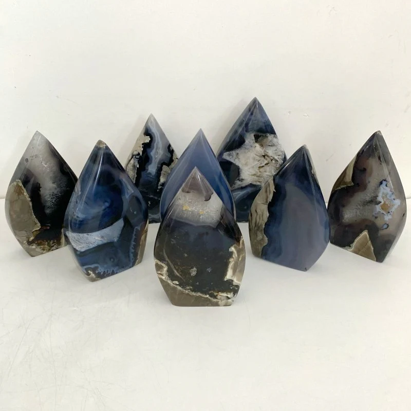 8 Pieces Large Volcano Agate Arrow Head Shape (UV-Reactive) - Image 2