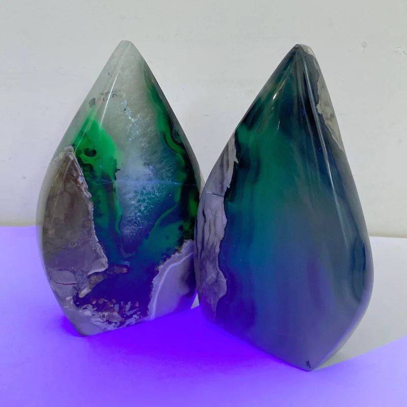 8 Pieces Large Volcano Agate Arrow Head Shape (UV-Reactive) - Image 5