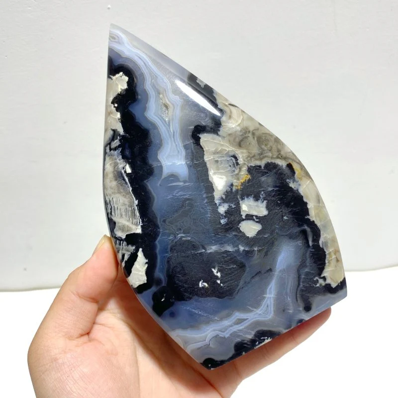 8 Pieces Large Volcano Agate Arrow Head Shape (UV-Reactive) - Image 8