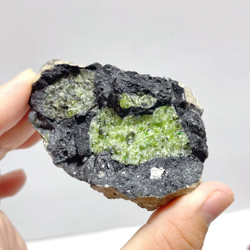 70 Pieces Peridot Raw Stone Specimen - Image 4