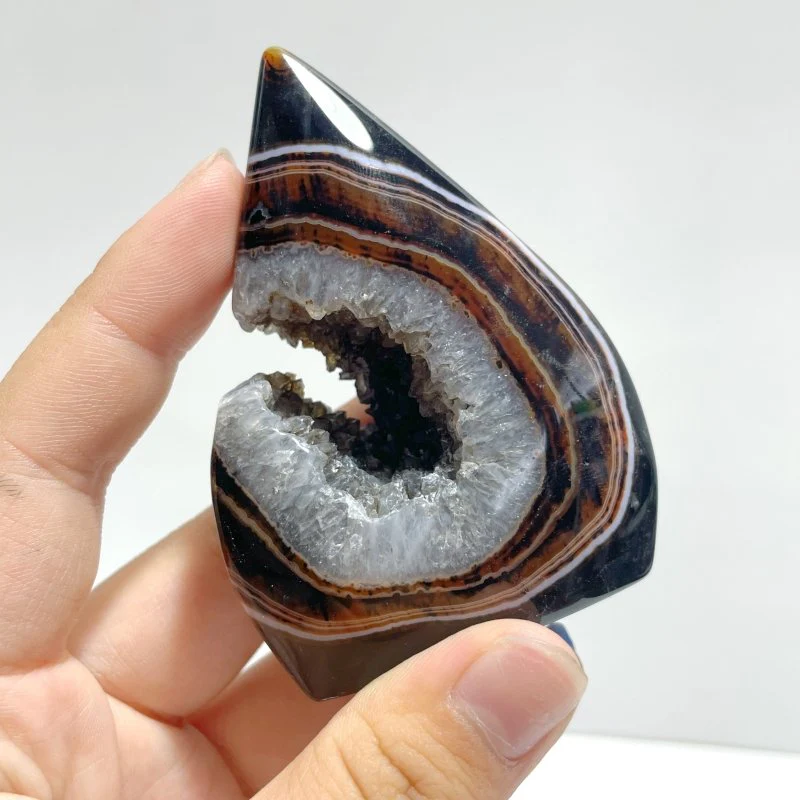 Red&Black Stripe Agate Mixed Quartz Arrow Head Shape Wholesale - Image 3
