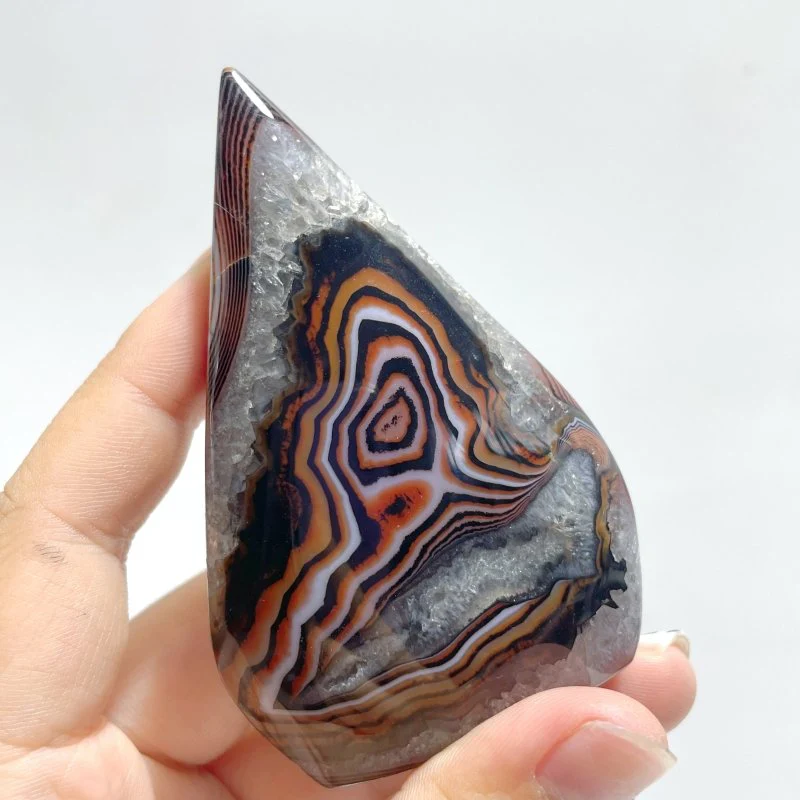 Red&Black Stripe Agate Mixed Quartz Arrow Head Shape Wholesale - Image 4