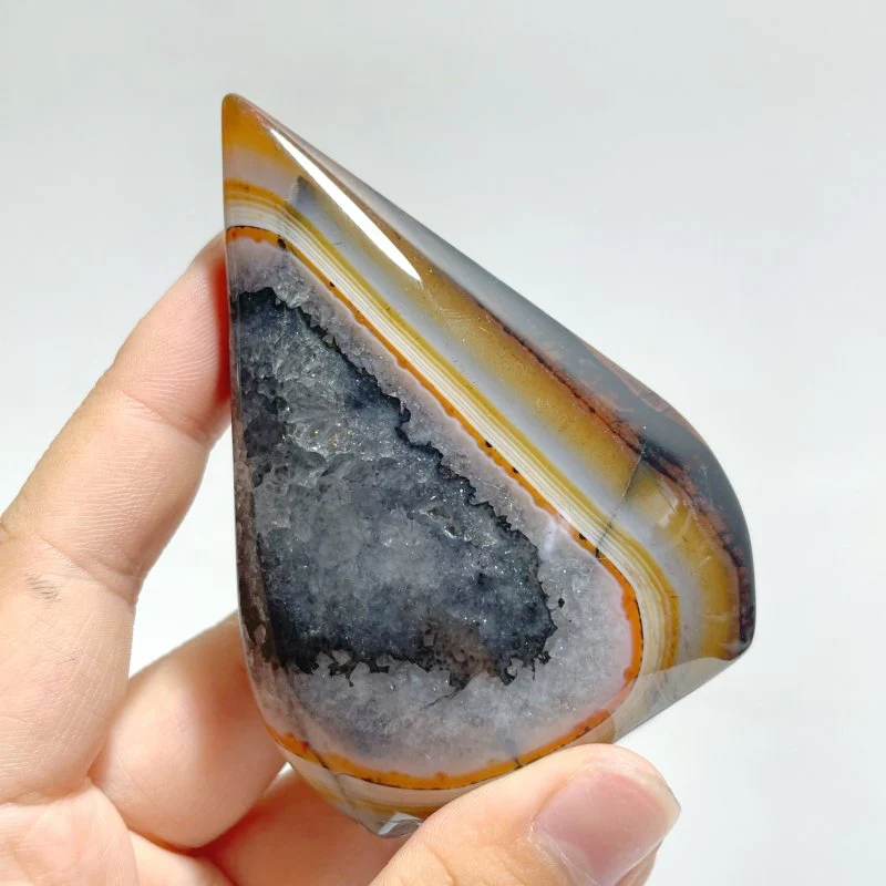 Red&Black Stripe Agate Mixed Quartz Arrow Head Shape Wholesale - Image 5
